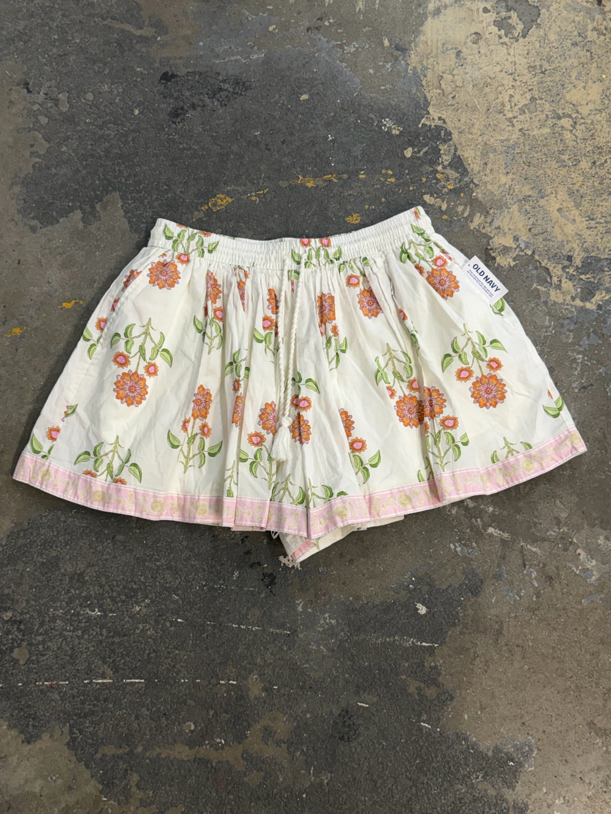 Old Navy Medium White Shorts