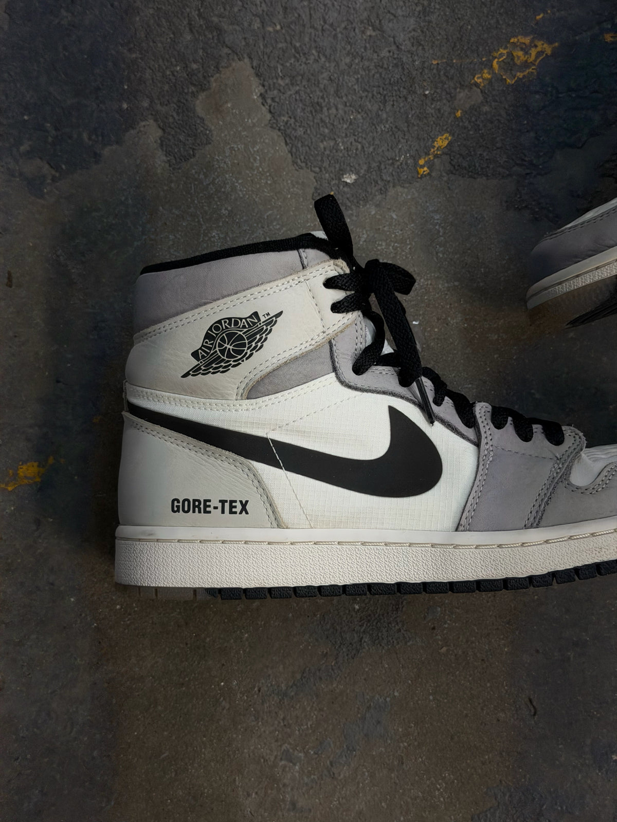 Nike Size 8 Gray Shoes