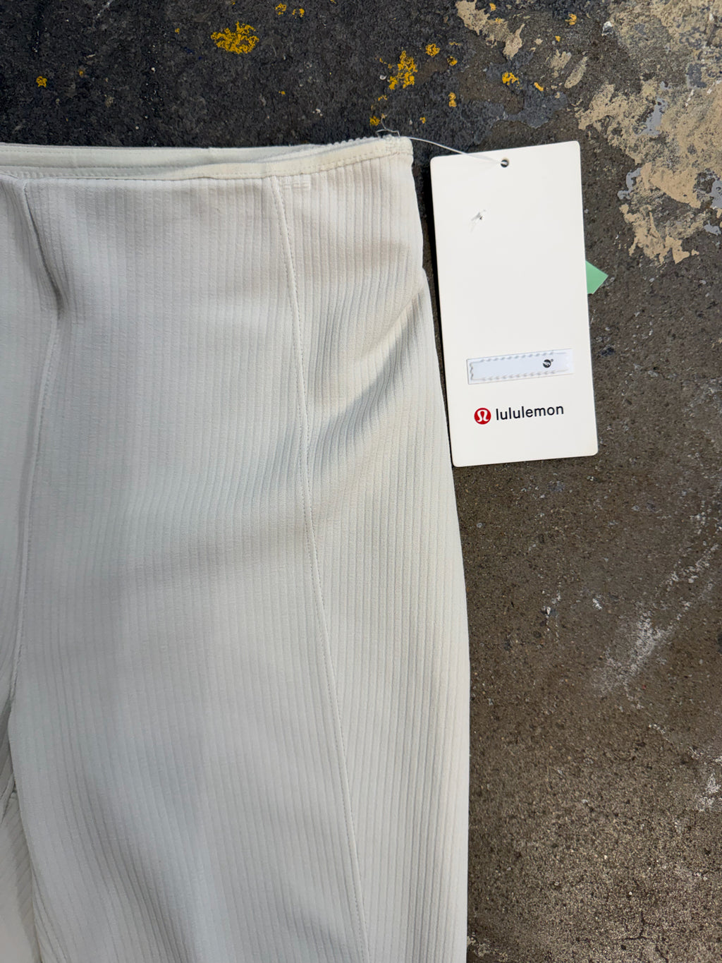 lululemon Size 2 Cream Athletic Apparel