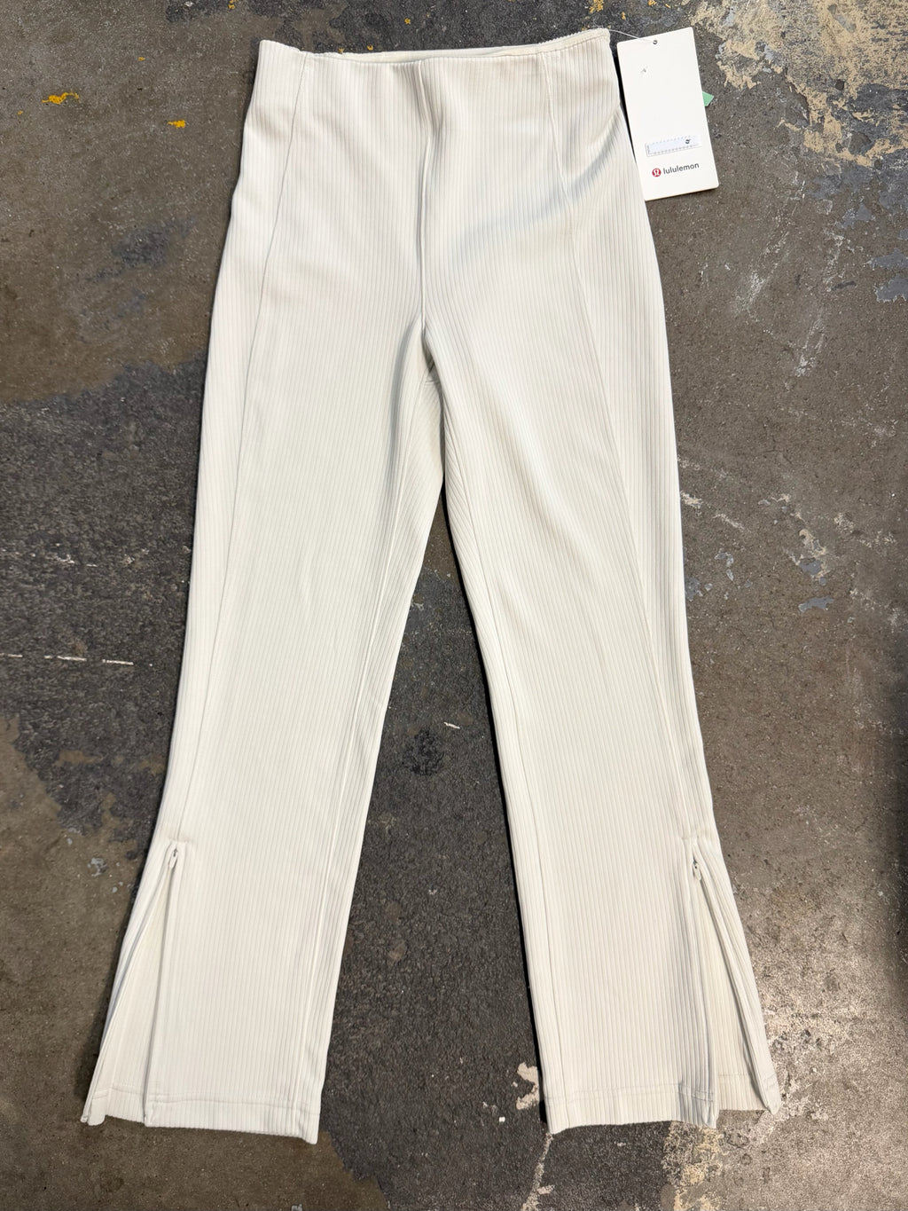lululemon Size 2 Cream Athletic Apparel