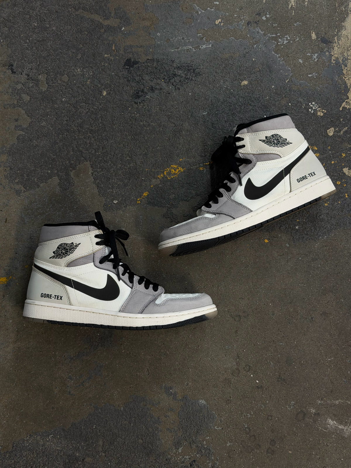 Nike Size 8 Gray Shoes