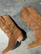 Dingo Size 8 Camel Suede Shoes
