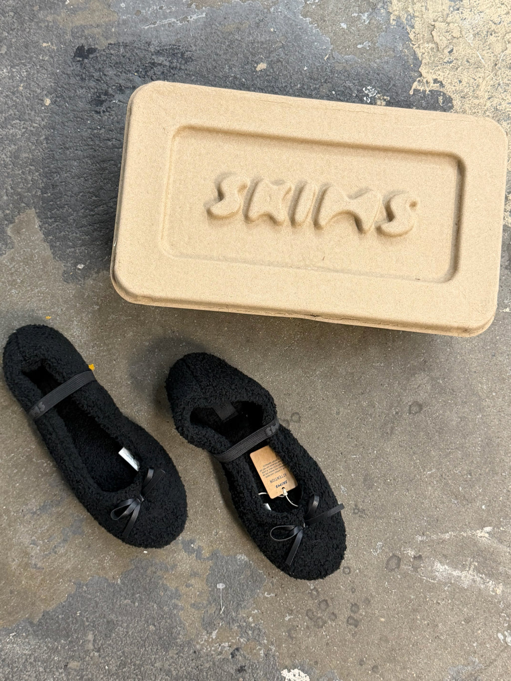 Skims Size 7 Black Shoes
