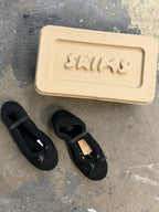 Skims Size 7 Black Shoes