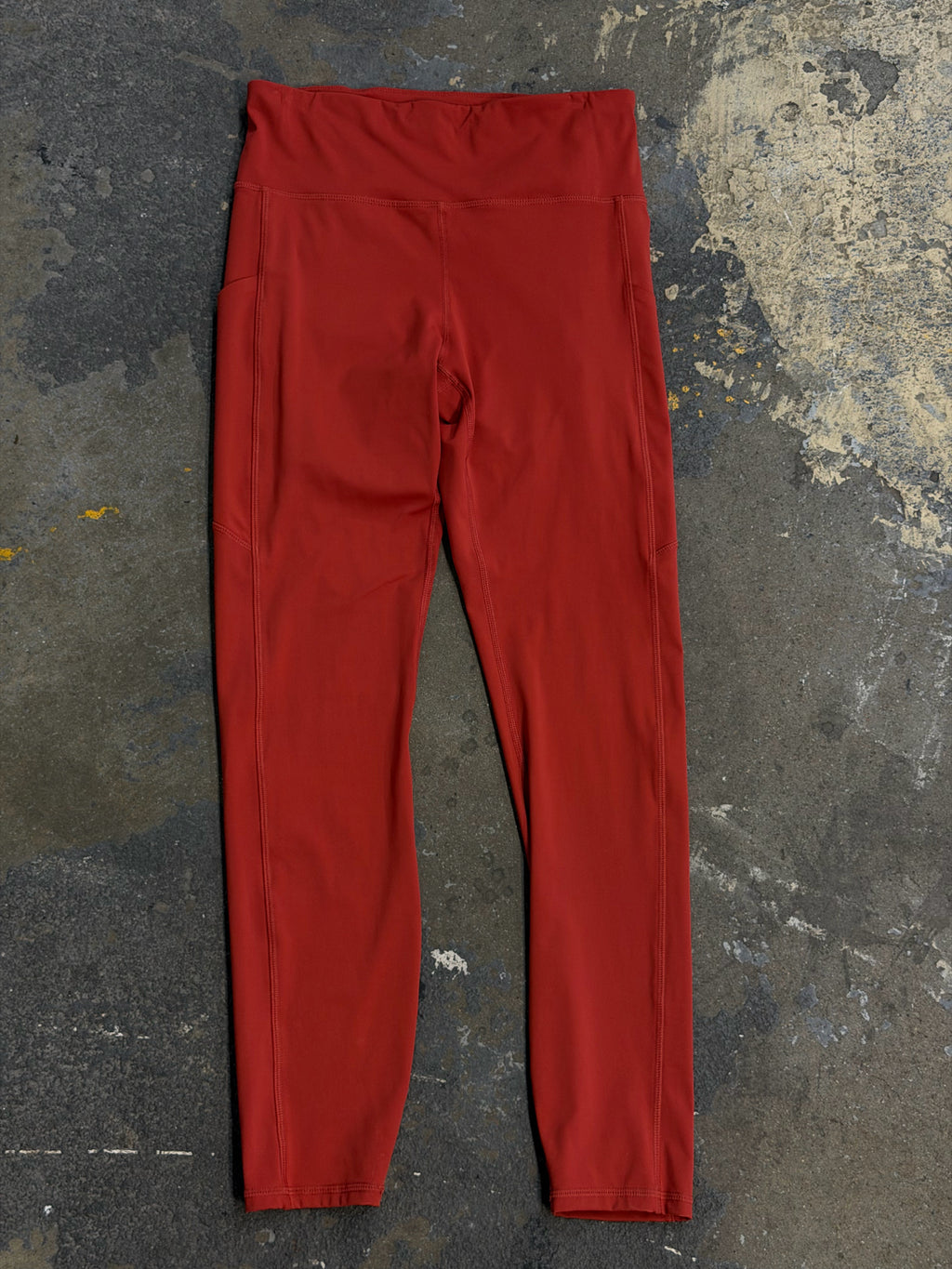 Vuori Small Red Athletic Apparel