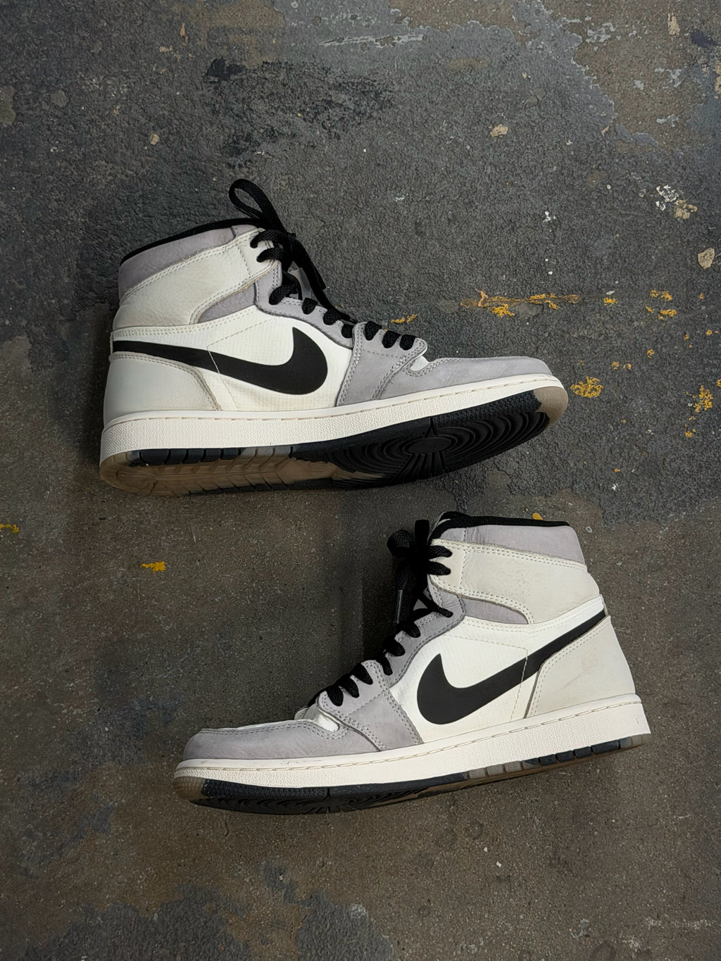 Nike Size 8 Gray Shoes