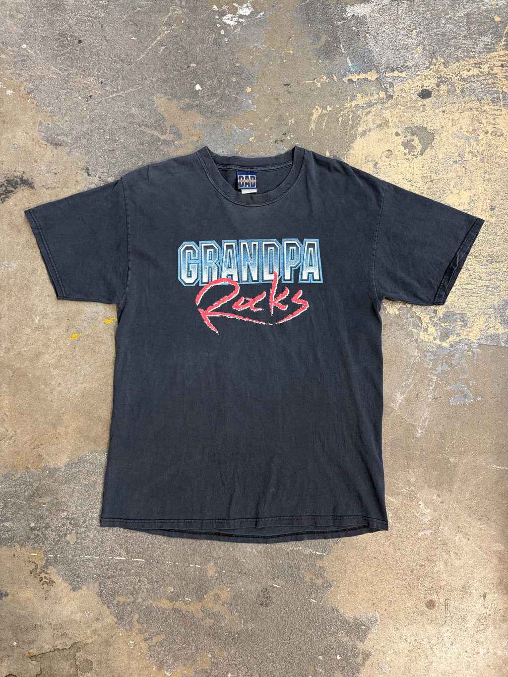World's Greatest DAD Medium Vintage Graphic Shirt