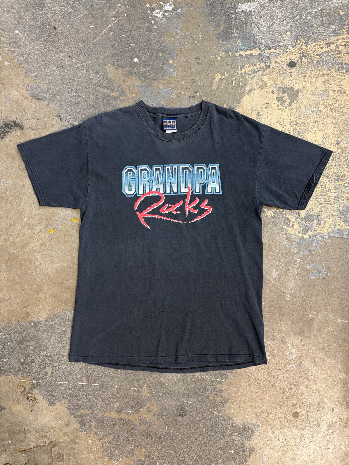 World's Greatest DAD Medium Vintage Graphic Shirt